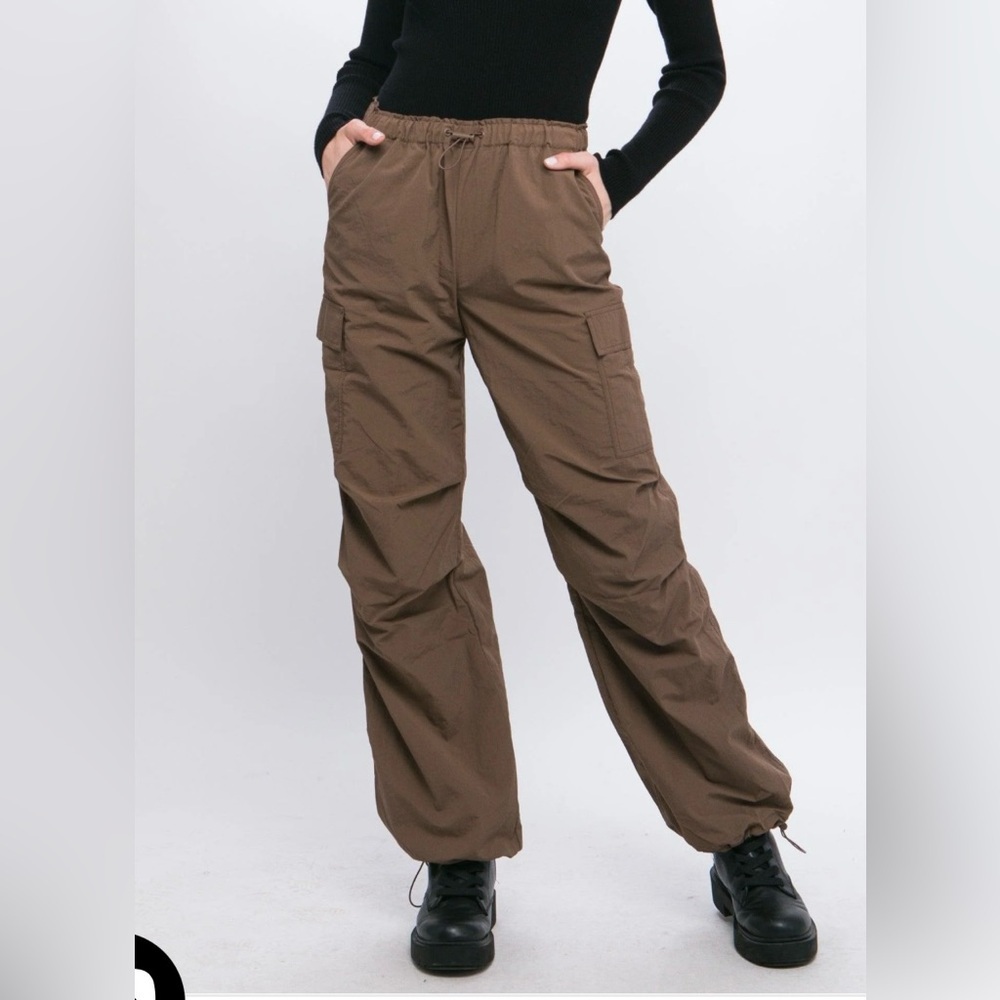 Love tree women’s Olive Loose Fit Parachute Cargo Pants, size Medium - Picture 2 of 15